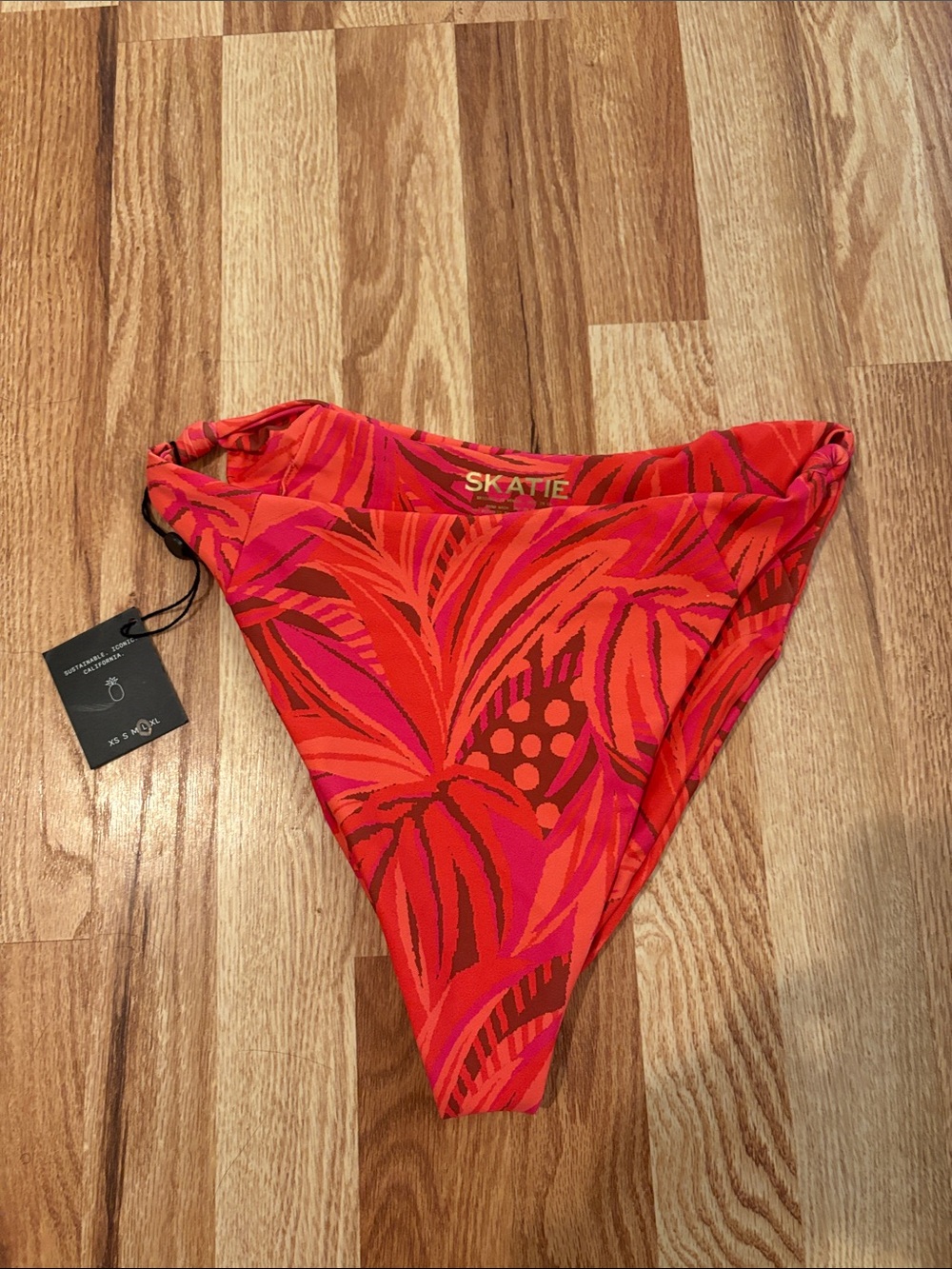 NWT Skatie Suzanne Bottom- Surfside L